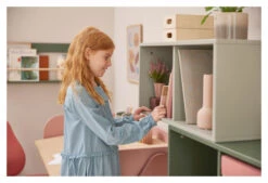 FLEXA Roomie Bokhylle M. 2 Rom, Lys Grønn 14 FLEXA Roomie Bokhylle M. 2 Rom, Lys Grønn -UNOLIVING Butikk flexa roomie bogkasse m 2 rum lys groen bogkasse FL01145 7 b210