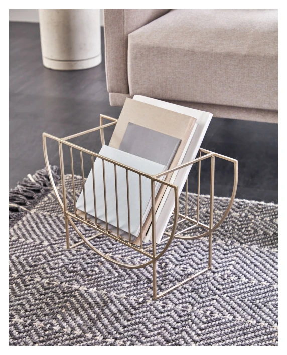 Kave Home Aubrey Magasinholder - Gylden 2 Kave Home Aubrey Magasinholder - Gylden - Bilde 2