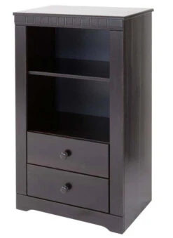 Claire Hylle Mørklakkert Furu