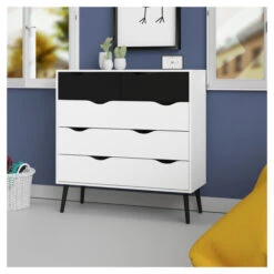 Delta Kommode M/5 Skuffer - Svart -UNOLIVING Butikk tvilum delta kommode m5 skuffer sort kommode TV04964 2 1832