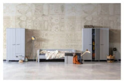 WOOOD Dennis Garderobeskap 202x111x55 - Concrete Grå 10 WOOOD Dennis Garderobeskap 202x111x55 - Concrete Grå -UNOLIVING Butikk woood dennis garderobeskab 202x111x55 concrete graa EE03646 3 e495