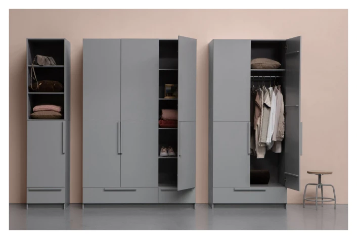 WOOOD Pure Garderobeskap 215x95x60 - Grå 2 WOOOD Pure Garderobeskap 215x95x60 - Grå - Bilde 2